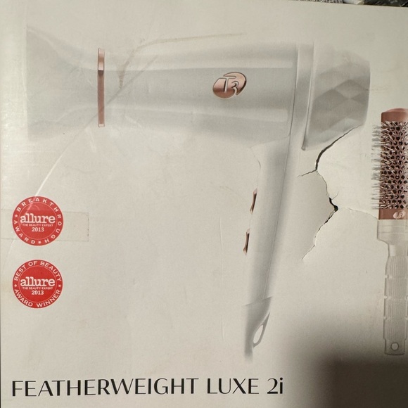 T3 Featherweight Luxe 2i Hair Dryer
NEW in BOX blowdryer & brush included
0207 - Picture 11 of 11